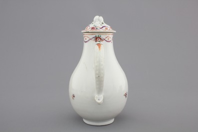 Two Chinese famille rose export cups and saucers and a cream jug with cover, Qianlong, 18th C.