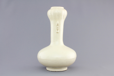 A Chinese Cizhou cream-glazed archaic form vase, 16/18th C.