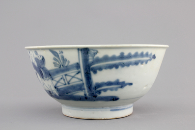 A Chinese blue and white Ming dynasty plate and a Tek Sing cargo shipwreck bowl, 18th C.