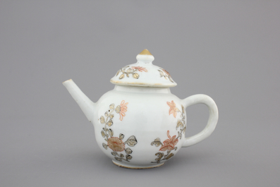 Two fine Chinese grisaille, gilt and iron-red cups and saucers and a small teapot, Yongzheng-Qianlong, 18th C.