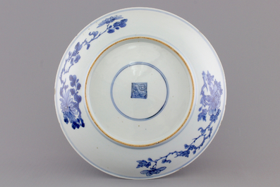 A very fine Chinese blue and white porcelain landscape plate, Kangxi, ca. 1670
