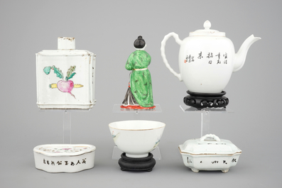 A mixed lot of Chinese porcelain, 19/20th C.: a fine teapot, a Tongzhi bowl, a tea caddy, a figure and two boxes