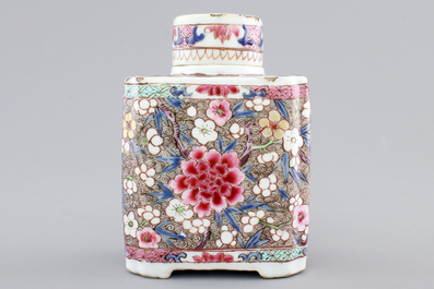 A Chinese famille rose export porcelain tea caddy, Qianlong, 18th C.