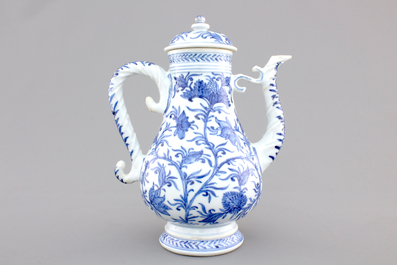 A Chinese blue and white porcelain jug and cover, Kangxi, ca. 1700