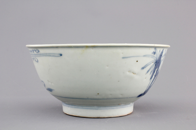 A Chinese blue and white Ming dynasty plate and a Tek Sing cargo shipwreck bowl, 18th C.