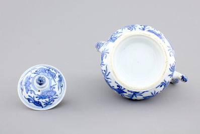 A Chinese blue and white porcelain jug and cover, Kangxi, ca. 1700