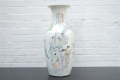 A tall Chinese Qianjiang and famille rose porcelain vase, 19/20th C.