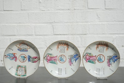 Un ensemble de 4 tasses en porcelaine de Chine aux sc&egrave;nes de Wu Shuang Pu et 3 soucoupes, 19&egrave;me