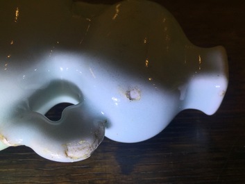 A small pale celadon-glazed vase, 18/19th C.