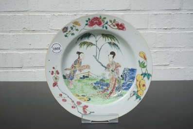 A Chinese famillle rose porcelain plate with ladies in a garden with a qin, Yongzheng, 1722-1735
