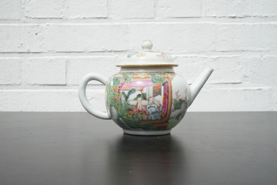 A very fine Chinese export porcelain teapot and cover, Qianlong, 18th C.
