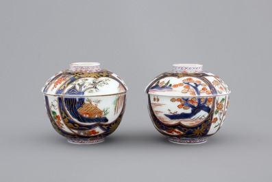 A pair of Japanese Imari porcelain cups and covers on stand, 18th C.