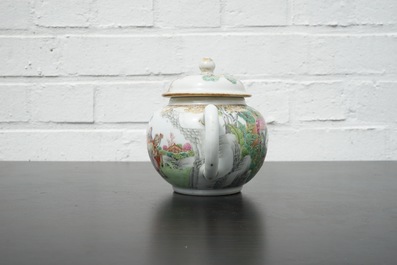 Zeer fijne theepot met deksel in Chinees exportporselein, Qianlong, 18e eeuw