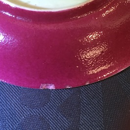 Een kop en schotel in semi-eierschaal porselein met roze fondkleur, Yongzheng