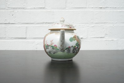 A very fine Chinese export porcelain teapot and cover, Qianlong, 18th C.