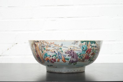 A Chinese export porcelain Mandarin pattern bowl and a dish, Qianlong, 18th C.