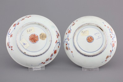 A pair of Japanese Imari porcelain cups and covers on stand, 18th C.