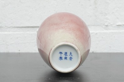 A Chinese porcelain monochrome flambe glazed vase, 19/20th C.