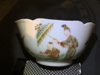 Een Chinees exportporseleinen kop met decor naar Cornelis Pronk: &quot;De parasoldames&quot;, ca. 1740