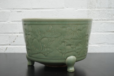 A large decorated Ming longquan celadon tripod censer, 14/15th C.