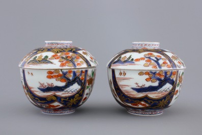 A pair of Japanese Imari porcelain cups and covers on stand, 18th C.