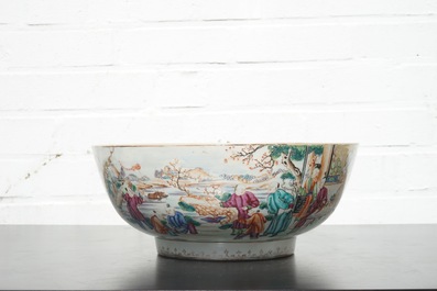 A Chinese export porcelain Mandarin pattern bowl and a dish, Qianlong, 18th C.