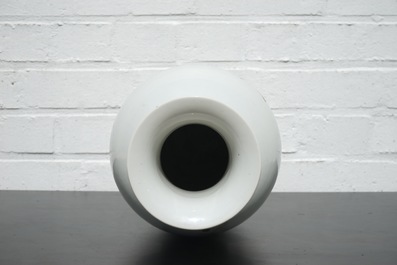 A fine slender Chinese famille rose porcelain vase, 19th C.