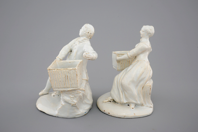 Een paar wit Delftse figuratieve zoutvaten, 18e eeuw