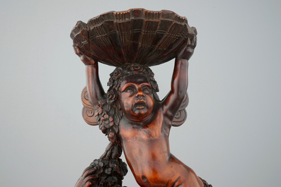 Un socle aux angelots en buis sculpt&eacute;, Venise, fin du 17&egrave;me, entourage d'Andrea Brustolon