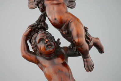 Un socle aux angelots en buis sculpt&eacute;, Venise, fin du 17&egrave;me, entourage d'Andrea Brustolon