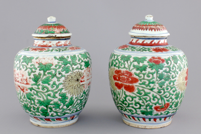 A pair of Chinese wucai porcelain vases with covers, Transitional period, 1620-1683