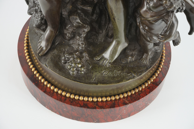 D'apr&egrave;s Claude Michel Clodion (1738-1814), Groupe en bronze de deux bacchantes et un enfant, fin 19&egrave;me