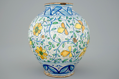 An Italian Caltagirone maiolica &quot;vaso a palla&quot;, 18th C.