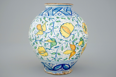 An Italian Caltagirone maiolica &quot;vaso a palla&quot;, 18th C.