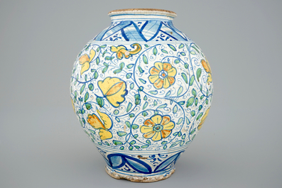 An Italian Caltagirone maiolica &quot;vaso a palla&quot;, 18th C.