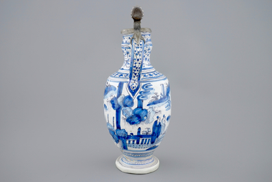 A blue and white chinoiserie jug with pewter lid, Haarlem, first half 17th C.