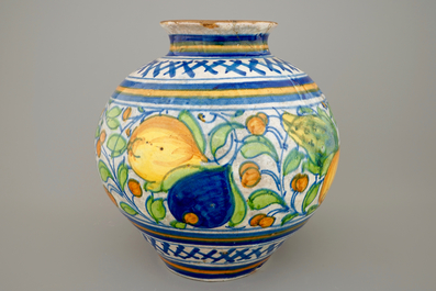 Een zgn. &quot;vaso a palla&quot;, Veneti&euml;, 16e eeuw