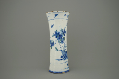 A bichrome Dutch Delft chinoiserie vase, early 18th C.