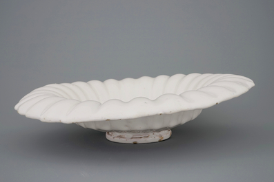 A white Delft lobed dish, 17th C.