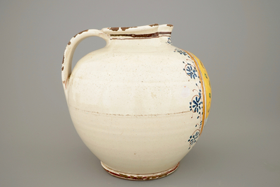 A bulbous Italian maiolica jug, Caltagirone, 18/19th C.