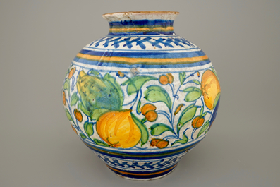 Een zgn. &quot;vaso a palla&quot;, Veneti&euml;, 16e eeuw