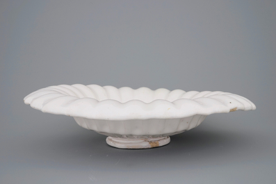 A white Delft lobed dish, 17th C.