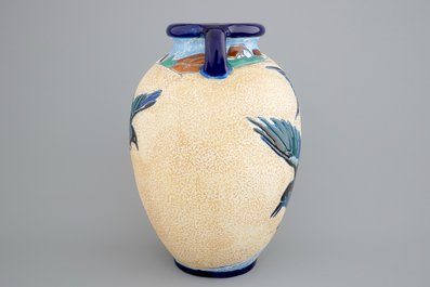 Een art deco vaas met vogels, Amphora, Tsjechi&euml;, begin 20e eeuw