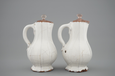 A white Delft cruet set, 18th C.