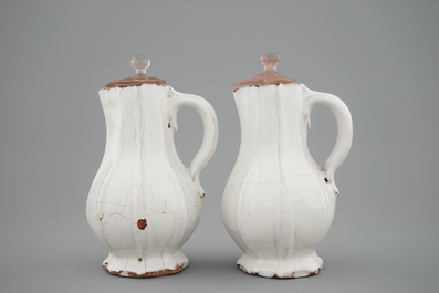 A white Delft cruet set, 18th C.