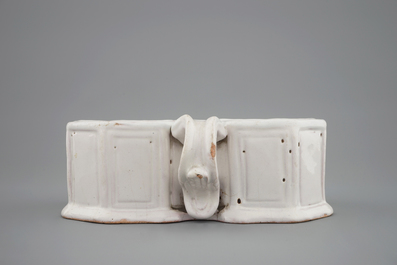 A white Delft cruet set, 18th C.