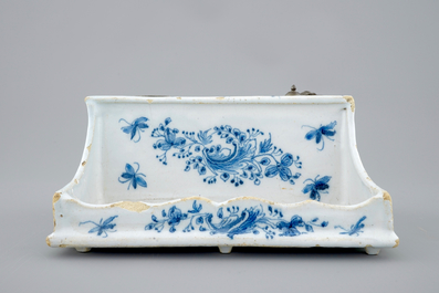 A blue and white Brussels faience ink stand, 18th C.