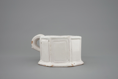 A white Delft cruet set, 18th C.