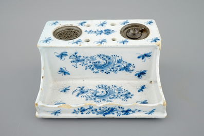 A blue and white Brussels faience ink stand, 18th C.