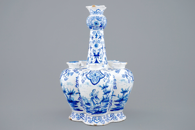 A blue and white Delftware tulip vase, France, 19th C.